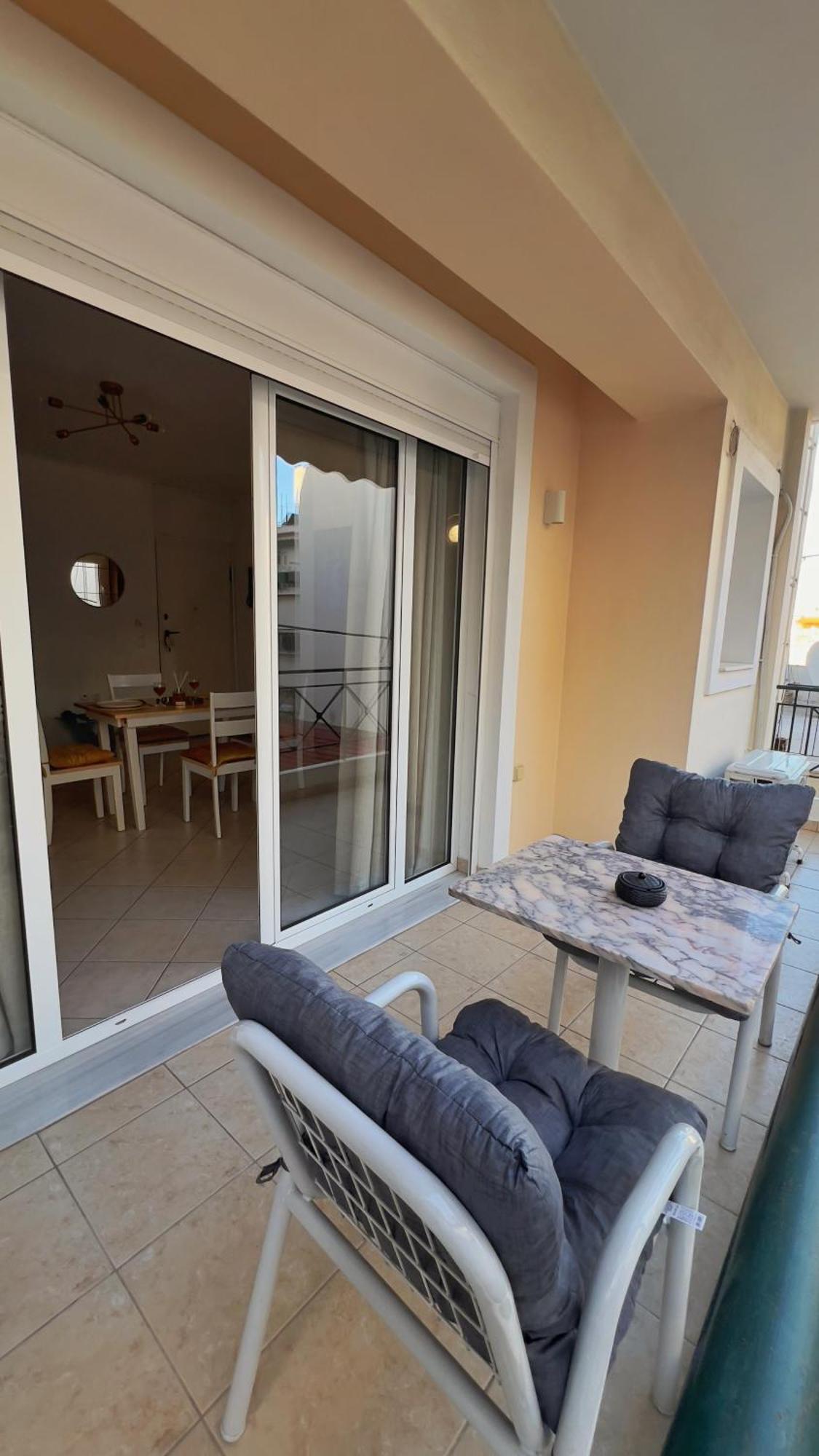H&H Cozy Retreat Leilighet Pireus Eksteriør bilde
